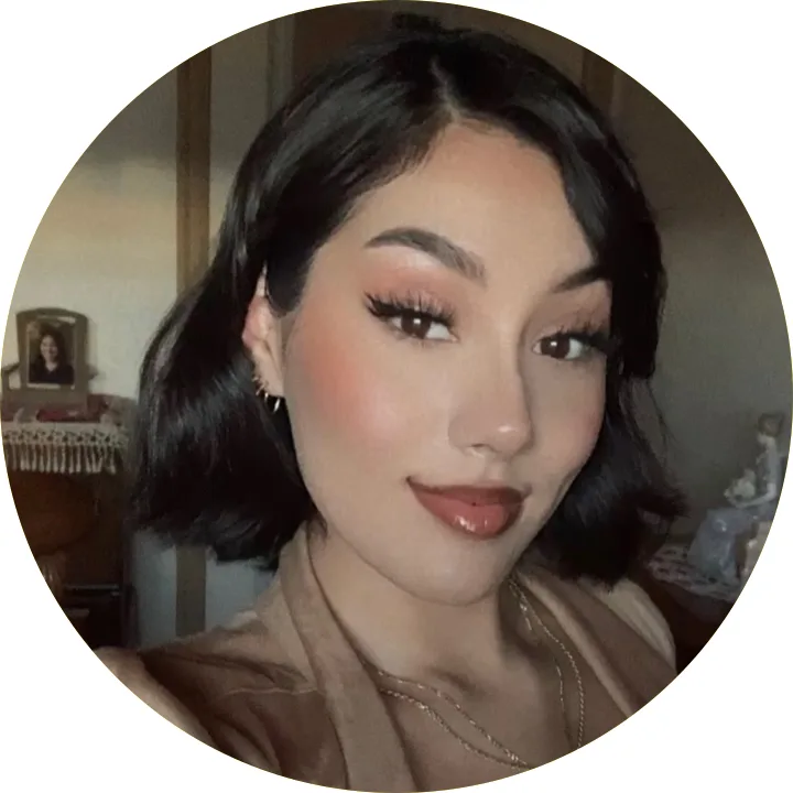 Stephany, social media expert